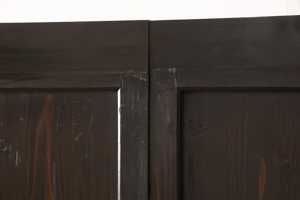 格子戸4枚をリペア&カスタム!高さを高くリサイズし、ガラスをすりガラスに変更。全体をワントーン落ち着いた色味に着色し仕上げ。(引き戸、板戸)