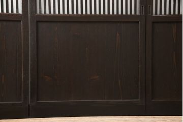 格子戸4枚をリペア&カスタム!高さを高くリサイズし、ガラスをすりガラスに変更。全体をワントーン落ち着いた色味に着色し仕上げ。(引き戸、板戸)