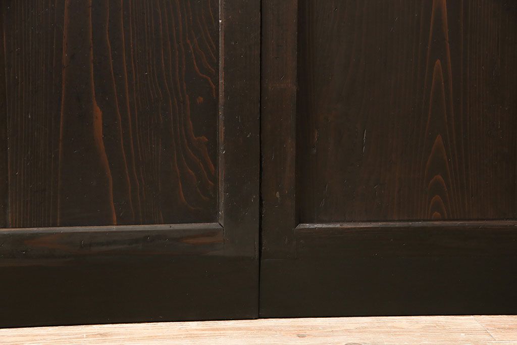 格子戸4枚をリペア&カスタム!高さを高くリサイズし、ガラスをすりガラスに変更。全体をワントーン落ち着いた色味に着色し仕上げ。(引き戸、板戸)