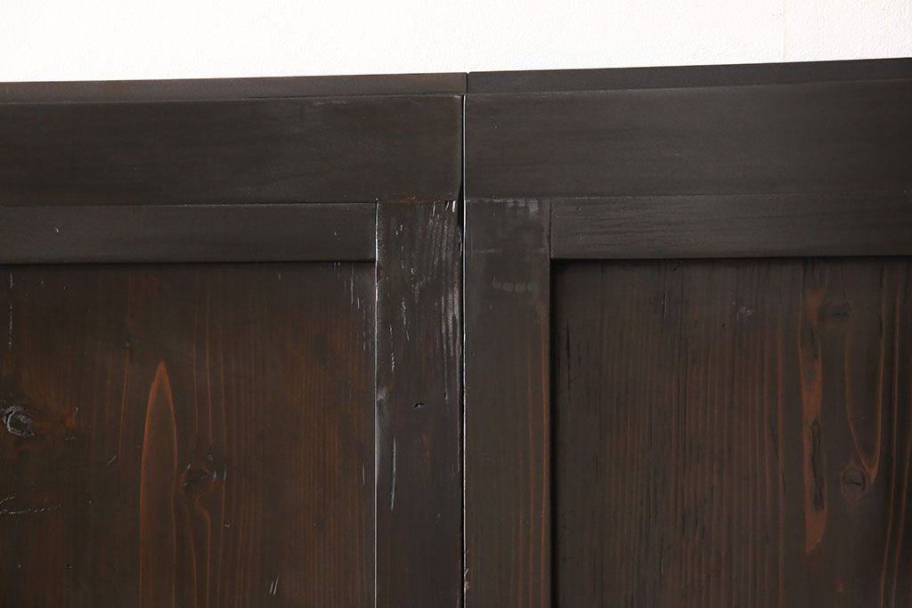 格子戸4枚をリペア&カスタム!高さを高くリサイズし、ガラスをすりガラスに変更。全体をワントーン落ち着いた色味に着色し仕上げ。(引き戸、板戸)