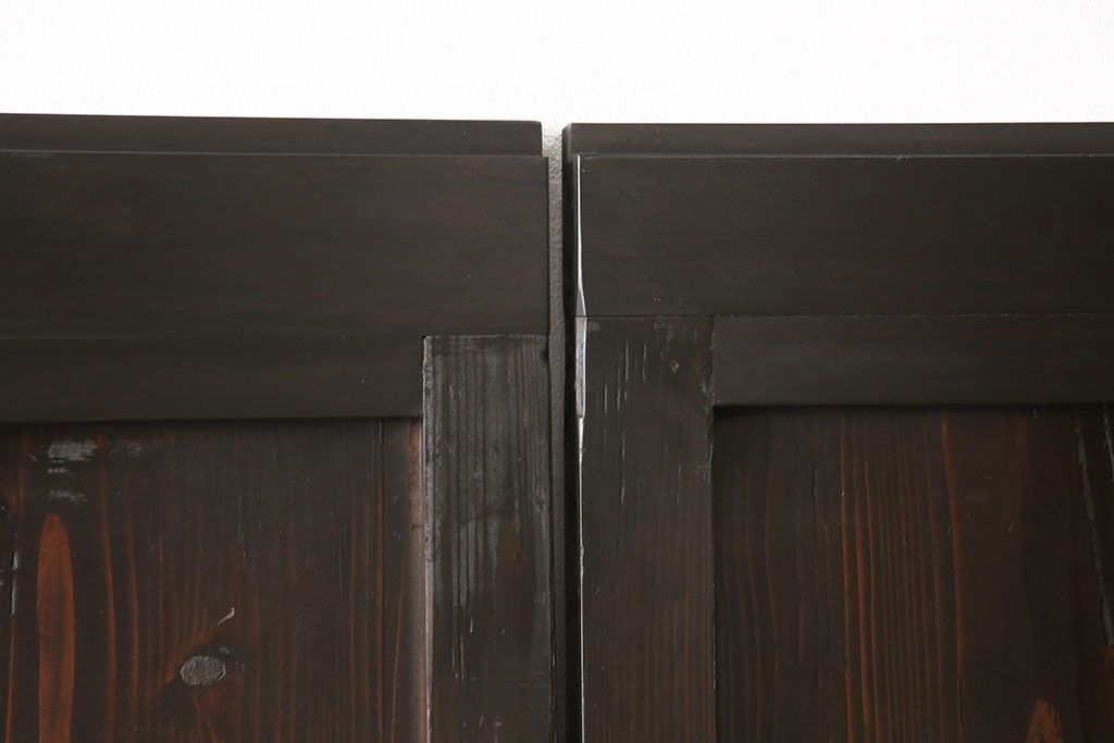 格子戸4枚をリペア&カスタム!高さを高くリサイズし、ガラスをすりガラスに変更。全体をワントーン落ち着いた色味に着色し仕上げ。(引き戸、板戸)