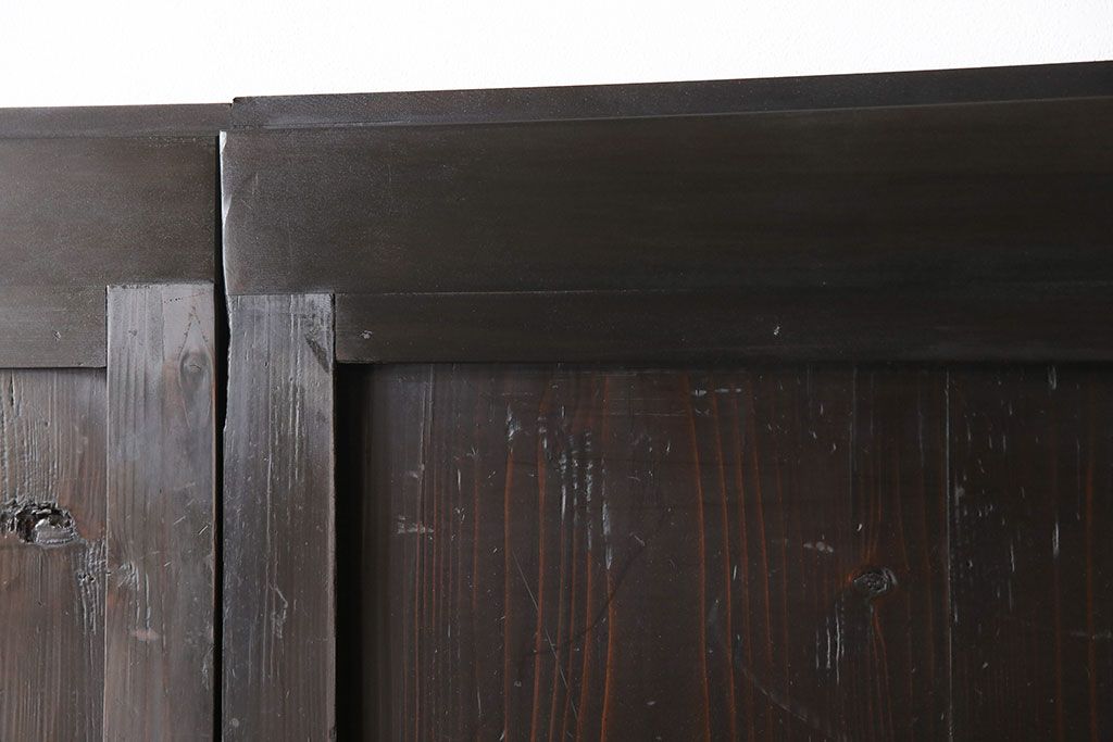 格子戸4枚をリペア&カスタム!高さを高くリサイズし、ガラスをすりガラスに変更。全体をワントーン落ち着いた色味に着色し仕上げ。(引き戸、板戸)