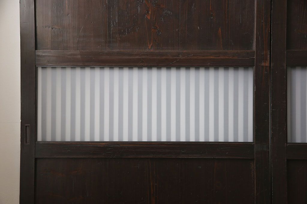 格子戸4枚をリペア&カスタム!高さを高くリサイズし、ガラスをすりガラスに変更。全体をワントーン落ち着いた色味に着色し仕上げ。(引き戸、板戸)