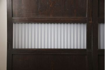 格子戸4枚をリペア&カスタム!高さを高くリサイズし、ガラスをすりガラスに変更。全体をワントーン落ち着いた色味に着色し仕上げ。(引き戸、板戸)