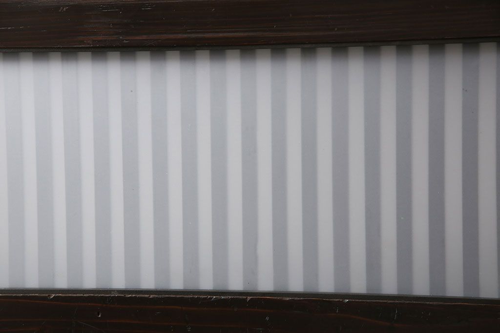 格子戸4枚をリペア&カスタム!高さを高くリサイズし、ガラスをすりガラスに変更。全体をワントーン落ち着いた色味に着色し仕上げ。(引き戸、板戸)