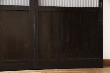 格子戸4枚をリペア&カスタム!高さを高くリサイズし、ガラスをすりガラスに変更。全体をワントーン落ち着いた色味に着色し仕上げ。(引き戸、板戸)