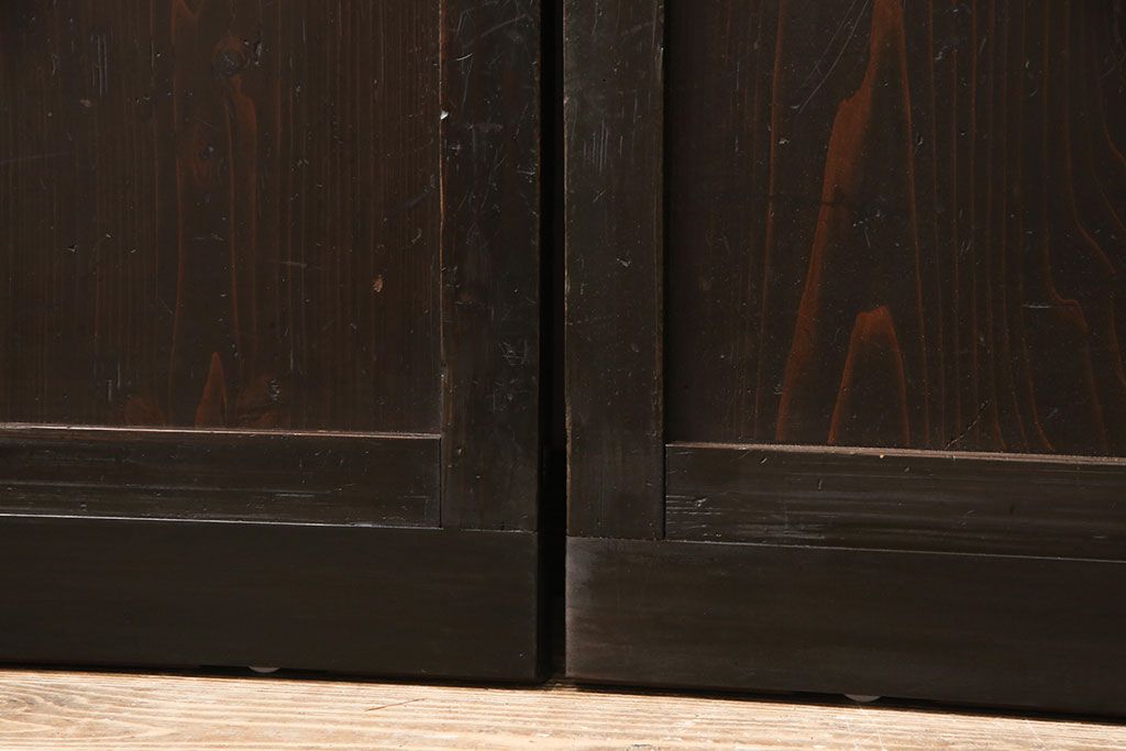 格子戸4枚をリペア&カスタム!高さを高くリサイズし、ガラスをすりガラスに変更。全体をワントーン落ち着いた色味に着色し仕上げ。(引き戸、板戸)