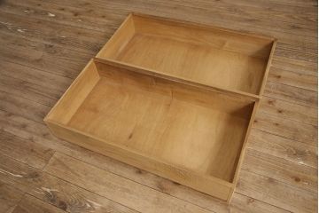 軽井沢彫りのワードローブの見た目を変えずに綺麗にリペア!内部に棚板を2枚追加。(洋服タンス、キャビネット)
