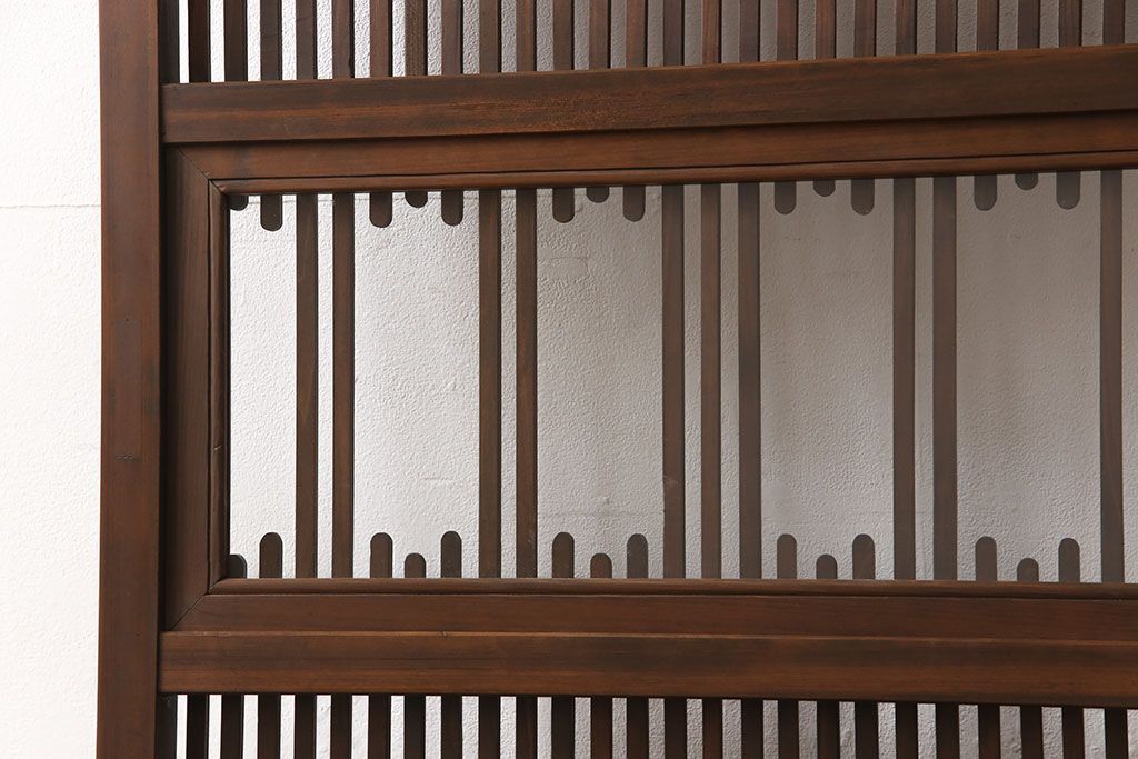 格子戸をリペア&カスタム!引き戸から開き戸に変更。引手を埋木処理し、新たに引手金具と蝶番を取り付け。自然な茶色に着色仕上げ。(建具、扉)