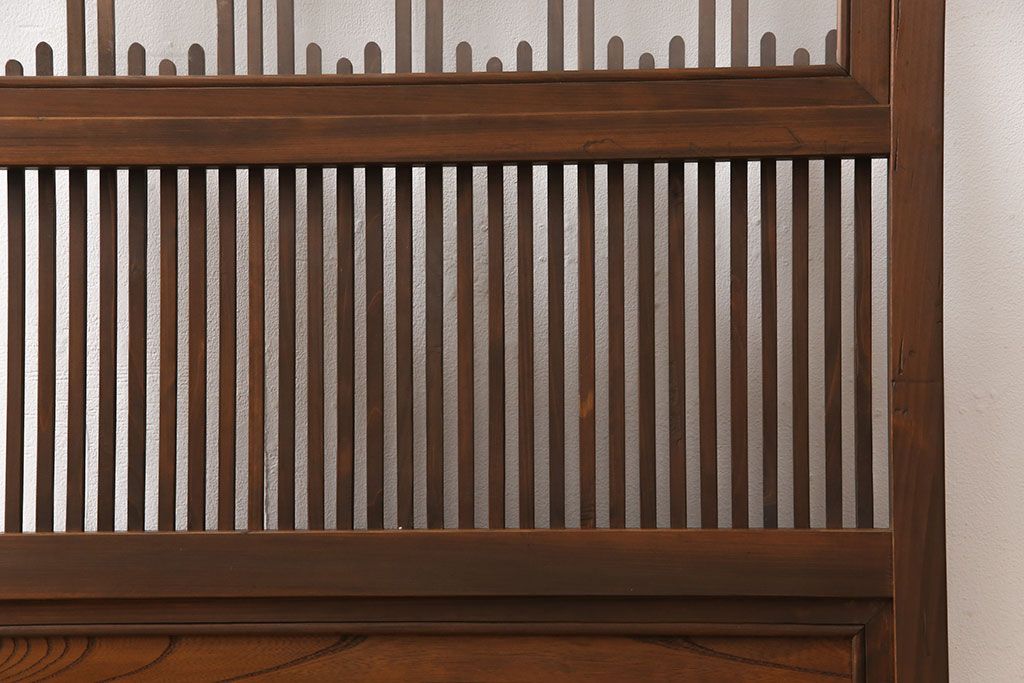 格子戸をリペア&カスタム!引き戸から開き戸に変更。引手を埋木処理し、新たに引手金具と蝶番を取り付け。自然な茶色に着色仕上げ。(建具、扉)