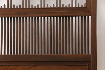 格子戸をリペア&カスタム!引き戸から開き戸に変更。引手を埋木処理し、新たに引手金具と蝶番を取り付け。自然な茶色に着色仕上げ。(建具、扉)