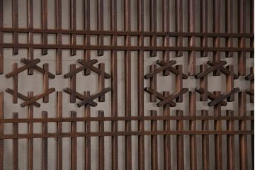 組子帯戸2枚をリペア&カスタム!戸車を取り付け。(建具、ガラス帯戸)