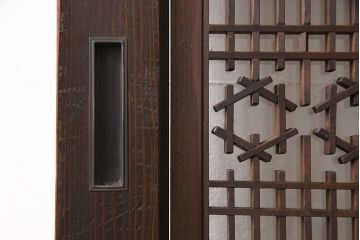 組子帯戸2枚をリペア&カスタム!戸車を取り付け。(建具、ガラス帯戸)