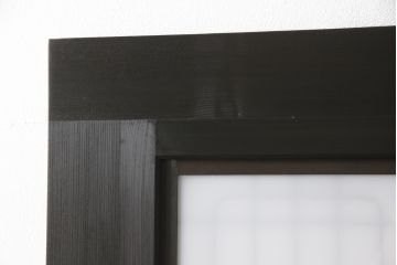 ヴィンテージの組子入りガラス戸2枚をリペア&カスタム!高さと幅をリサイズし、ガラスをアクリル板に変更。濃い茶色で着色仕上げ。(引き戸、建具、ビンテージ)