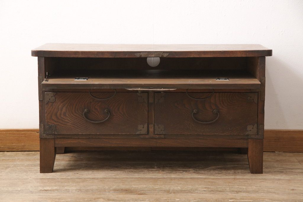 明治期の帳場箪笥をリペア&カスタム!上段の引き出しをフラップダウン式の扉に変更。木製脚を取り付け、本体の色味に馴染むよう着色仕上げ。(テレビ台、ローボード、収納棚、戸棚)