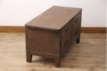 明治期の帳場箪笥をリペア&カスタム!上段の引き出しをフラップダウン式の扉に変更。木製脚を取り付け、本体の色味に馴染むよう着色仕上げ。(テレビ台、ローボード、収納棚、戸棚)