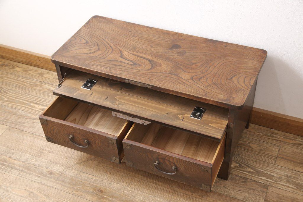 明治期の帳場箪笥をリペア&カスタム!上段の引き出しをフラップダウン式の扉に変更。木製脚を取り付け、本体の色味に馴染むよう着色仕上げ。(テレビ台、ローボード、収納棚、戸棚)