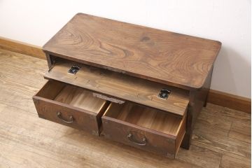 明治期の帳場箪笥をリペア&カスタム!上段の引き出しをフラップダウン式の扉に変更。木製脚を取り付け、本体の色味に馴染むよう着色仕上げ。(テレビ台、ローボード、収納棚、戸棚)