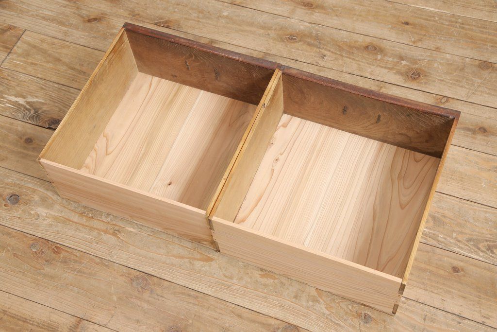 明治期の帳場箪笥をリペア&カスタム!上段の引き出しをフラップダウン式の扉に変更。木製脚を取り付け、本体の色味に馴染むよう着色仕上げ。(テレビ台、ローボード、収納棚、戸棚)