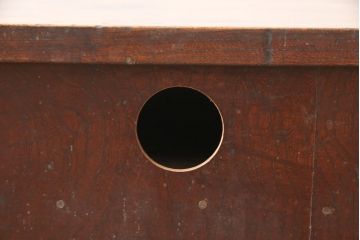 明治期の帳場箪笥をリペア&カスタム!上段の引き出しをフラップダウン式の扉に変更。木製脚を取り付け、本体の色味に馴染むよう着色仕上げ。(テレビ台、ローボード、収納棚、戸棚)