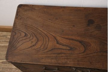 明治期の帳場箪笥をリペア&カスタム!上段の引き出しをフラップダウン式の扉に変更。木製脚を取り付け、本体の色味に馴染むよう着色仕上げ。(テレビ台、ローボード、収納棚、戸棚)