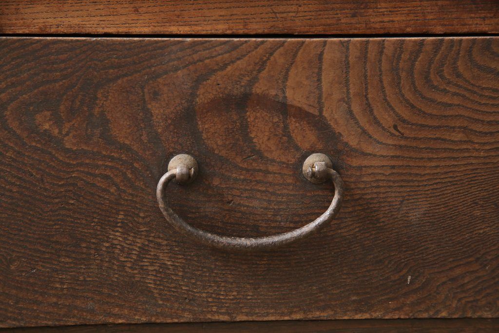 明治期の帳場箪笥をリペア&カスタム!上段の引き出しをフラップダウン式の扉に変更。木製脚を取り付け、本体の色味に馴染むよう着色仕上げ。(テレビ台、ローボード、収納棚、戸棚)