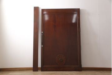 明治大正期の蔵戸をリペア&カスタム!戸杓リ箇所を埋木処理し、鎌錠2か所、戸羽金具、重量丁番3か所に金具を取り付け。現状の色味を活かした仕上げ。(引き戸、建具、玄関戸)