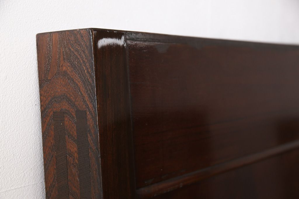 明治大正期の蔵戸をリペア&カスタム!戸杓リ箇所を埋木処理し、鎌錠2か所、戸羽金具、重量丁番3か所に金具を取り付け。現状の色味を活かした仕上げ。(引き戸、建具、玄関戸)