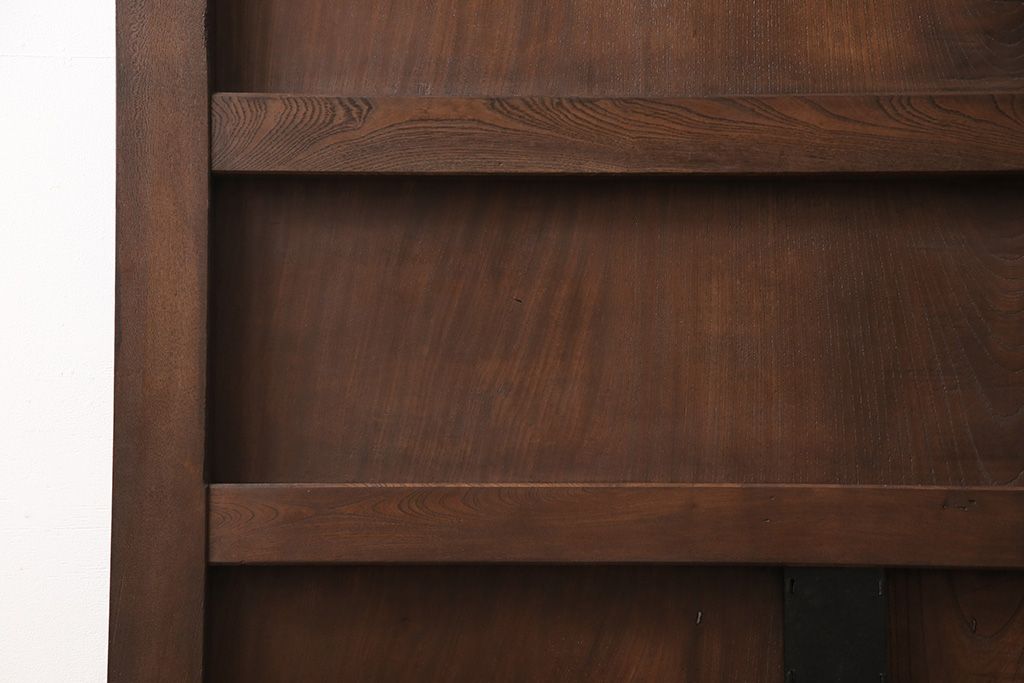 明治大正期の蔵戸をリペア&カスタム!戸杓リ箇所を埋木処理し、鎌錠2か所、戸羽金具、重量丁番3か所に金具を取り付け。現状の色味を活かした仕上げ。(引き戸、建具、玄関戸)