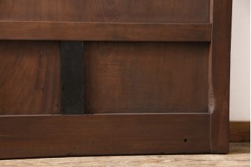 明治大正期の蔵戸をリペア&カスタム!戸杓リ箇所を埋木処理し、鎌錠2か所、戸羽金具、重量丁番3か所に金具を取り付け。現状の色味を活かした仕上げ。(引き戸、建具、玄関戸)