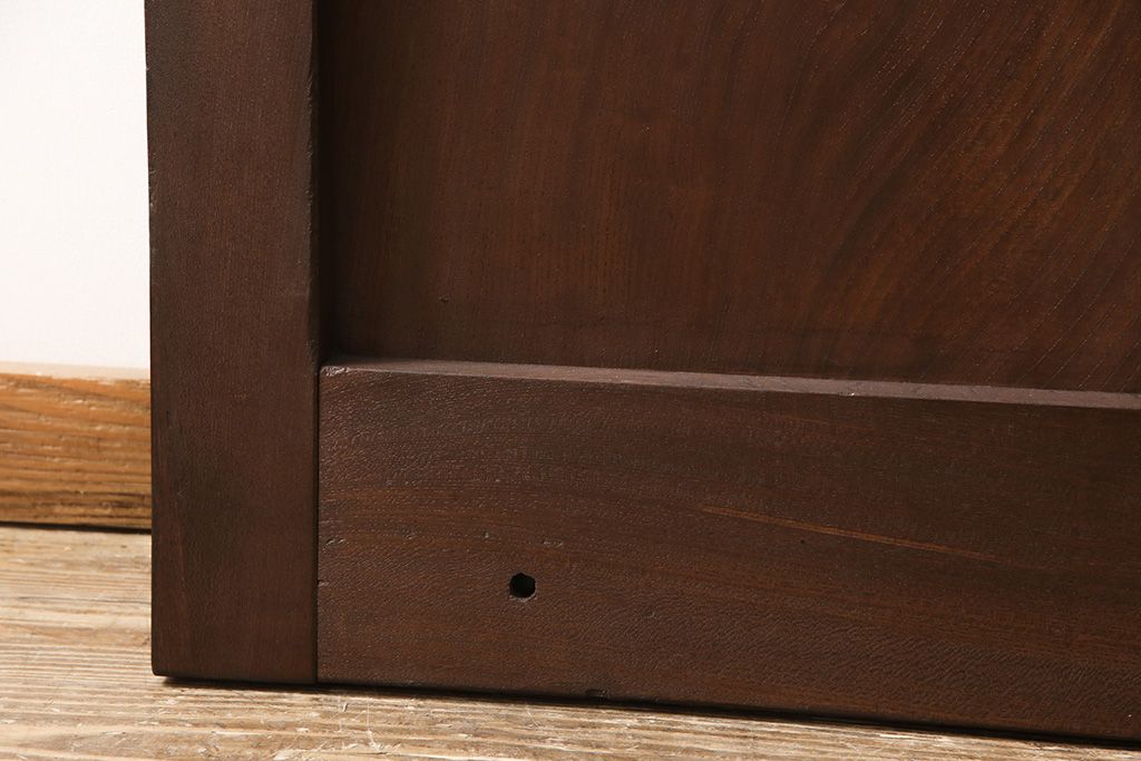 明治大正期の蔵戸をリペア&カスタム!戸杓リ箇所を埋木処理し、鎌錠2か所、戸羽金具、重量丁番3か所に金具を取り付け。現状の色味を活かした仕上げ。(引き戸、建具、玄関戸)