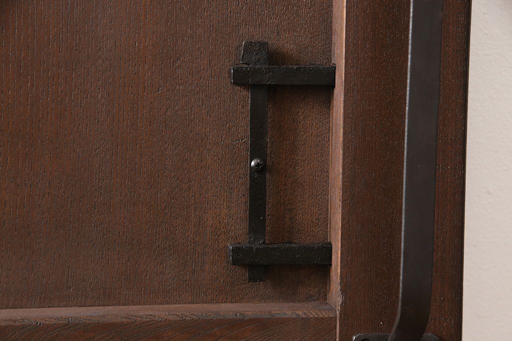 明治大正期の蔵戸をリペア&カスタム!戸杓リ箇所を埋木処理し、鎌錠2か所、戸羽金具、重量丁番3か所に金具を取り付け。現状の色味を活かした仕上げ。(引き戸、建具、玄関戸)
