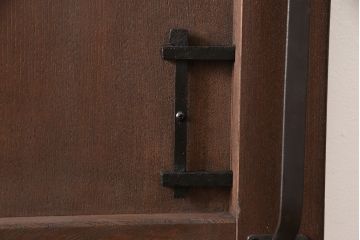 明治大正期の蔵戸をリペア&カスタム!戸杓リ箇所を埋木処理し、鎌錠2か所、戸羽金具、重量丁番3か所に金具を取り付け。現状の色味を活かした仕上げ。(引き戸、建具、玄関戸)