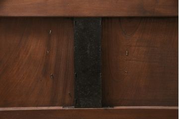 明治大正期の蔵戸をリペア&カスタム!戸杓リ箇所を埋木処理し、鎌錠2か所、戸羽金具、重量丁番3か所に金具を取り付け。現状の色味を活かした仕上げ。(引き戸、建具、玄関戸)