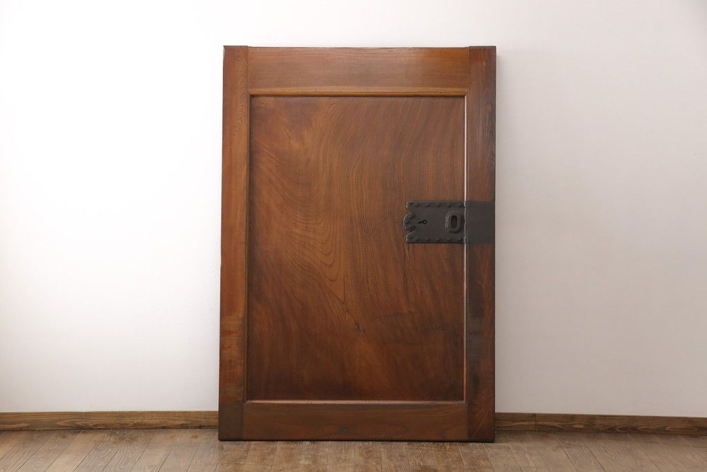 明治大正期の蔵戸をリペア&カスタム!衝立としての使用に合わせて仕上げ。全体を表側の色味に合わせて着色し仕上げ。(建具、玄関戸、引き戸)