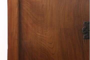 明治大正期の蔵戸をリペア&カスタム!衝立としての使用に合わせて仕上げ。全体を表側の色味に合わせて着色し仕上げ。(建具、玄関戸、引き戸)