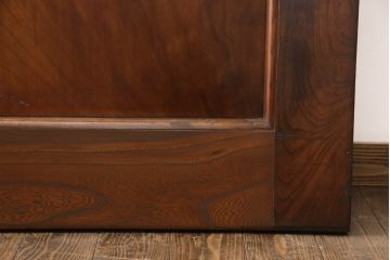 明治大正期の蔵戸をリペア&カスタム!衝立としての使用に合わせて仕上げ。全体を表側の色味に合わせて着色し仕上げ。(建具、玄関戸、引き戸)