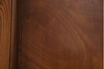 明治大正期の蔵戸をリペア&カスタム!衝立としての使用に合わせて仕上げ。全体を表側の色味に合わせて着色し仕上げ。(建具、玄関戸、引き戸)