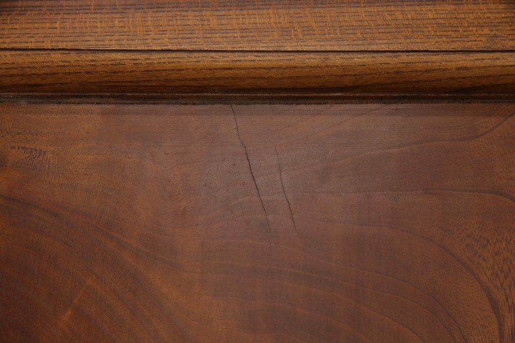 明治大正期の蔵戸をリペア&カスタム!衝立としての使用に合わせて仕上げ。全体を表側の色味に合わせて着色し仕上げ。(建具、玄関戸、引き戸)