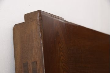 明治大正期の蔵戸をリペア&カスタム!衝立としての使用に合わせて仕上げ。全体を表側の色味に合わせて着色し仕上げ。(建具、玄関戸、引き戸)