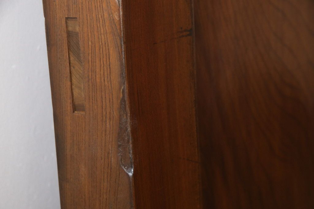 明治大正期の蔵戸をリペア&カスタム!衝立としての使用に合わせて仕上げ。全体を表側の色味に合わせて着色し仕上げ。(建具、玄関戸、引き戸)