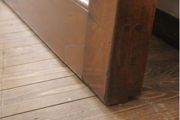 明治大正期の蔵戸をリペア&カスタム!衝立としての使用に合わせて仕上げ。全体を表側の色味に合わせて着色し仕上げ。(建具、玄関戸、引き戸)