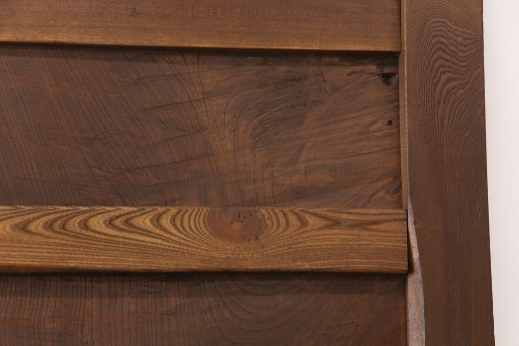 明治大正期の蔵戸をリペア&カスタム!衝立としての使用に合わせて仕上げ。全体を表側の色味に合わせて着色し仕上げ。(建具、玄関戸、引き戸)