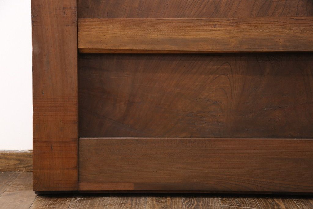 明治大正期の蔵戸をリペア&カスタム!衝立としての使用に合わせて仕上げ。全体を表側の色味に合わせて着色し仕上げ。(建具、玄関戸、引き戸)