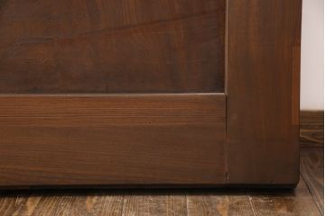 明治大正期の蔵戸をリペア&カスタム!衝立としての使用に合わせて仕上げ。全体を表側の色味に合わせて着色し仕上げ。(建具、玄関戸、引き戸)