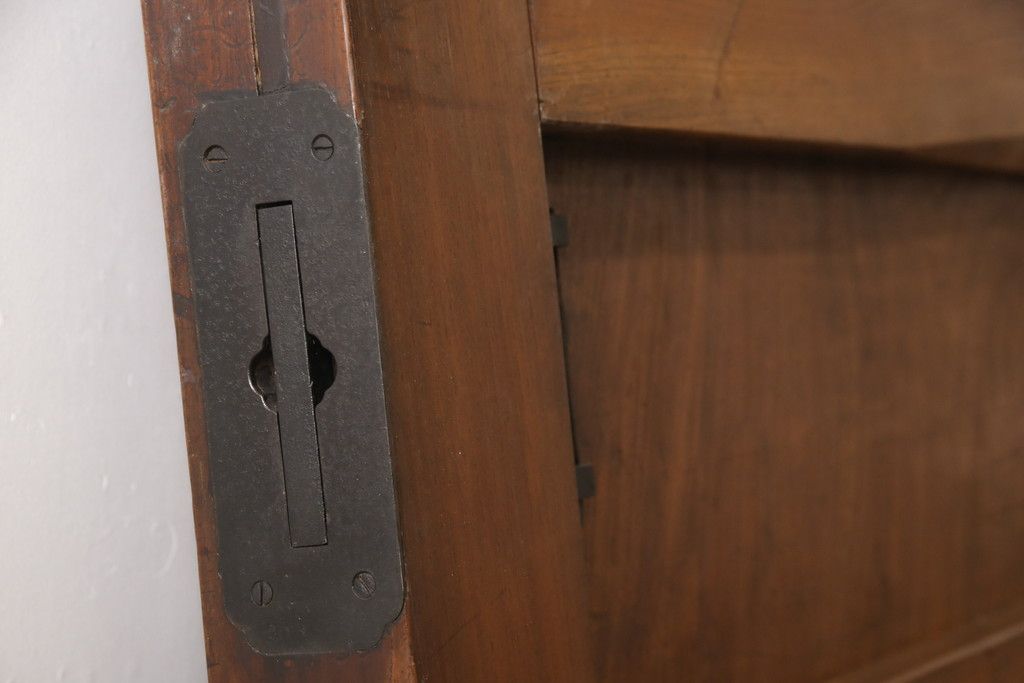 明治大正期の蔵戸をリペア&カスタム!衝立としての使用に合わせて仕上げ。全体を表側の色味に合わせて着色し仕上げ。(建具、玄関戸、引き戸)