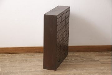 対象昭和初期の薬箪笥をリペア&カスタム!引き出しの取っ手金具を交換。本体を深みのある茶色に着色し仕上げ。(薬タンス、チェスト、小物収納、引き出し(大2杯・小63杯))