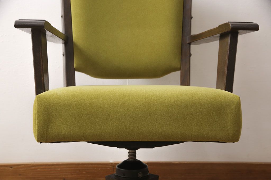 永田良介商店の回転チェアをリペア&カスタム!お好みの生地に張り替え、パイピングの無いデザインに変更。(椅子、1人掛け、アームチェア)