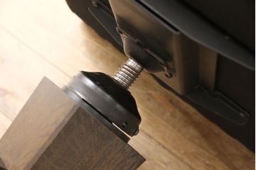 永田良介商店の回転チェアをリペア&カスタム!お好みの生地に張り替え、パイピングの無いデザインに変更。(椅子、1人掛け、アームチェア)