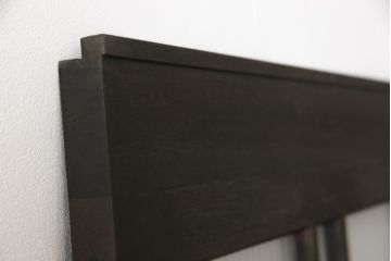 ガラス扉をリペア&カスタム!高さと幅をリサイズし、デザインを変更。ガラスはダイヤガラスと銀モールガラスを使用。引手、V字戸車を取り付け。濃い茶色に着色仕上げ。(ドア、建具)